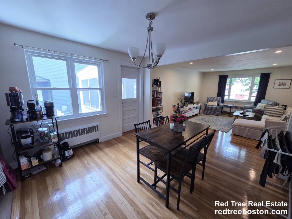 House for rent at 14 Louise Rd, Chestnut Hill, MA 02467