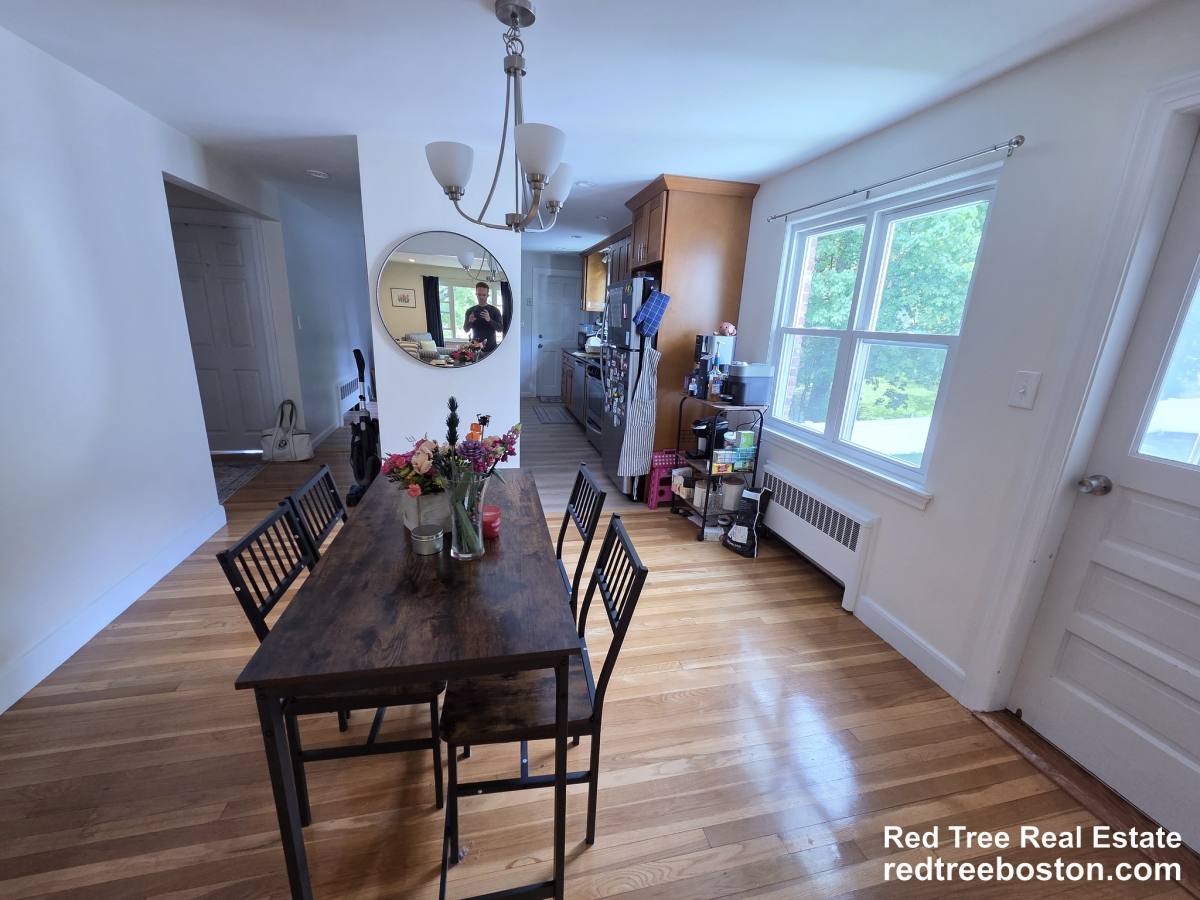 House for rent at 14 Louise Rd, Chestnut Hill, MA 02467