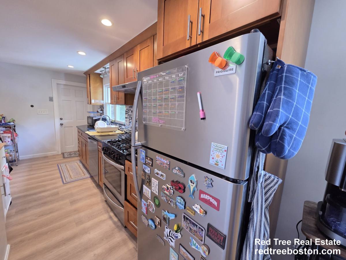 House for rent at 14 Louise Rd, Chestnut Hill, MA 02467