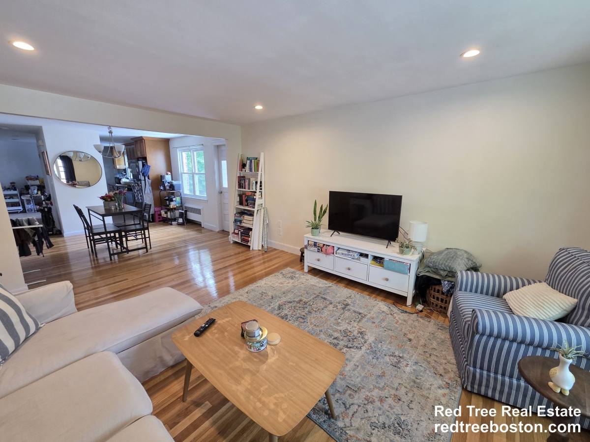 House for rent at 14 Louise Rd, Chestnut Hill, MA 02467