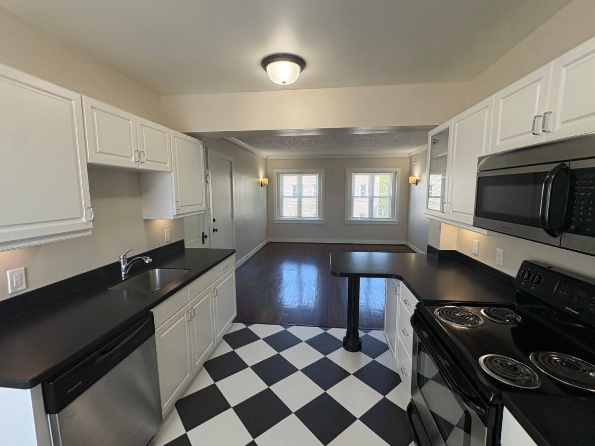 Apartment for rent at 503 N 40th St, Omaha, NE 68131