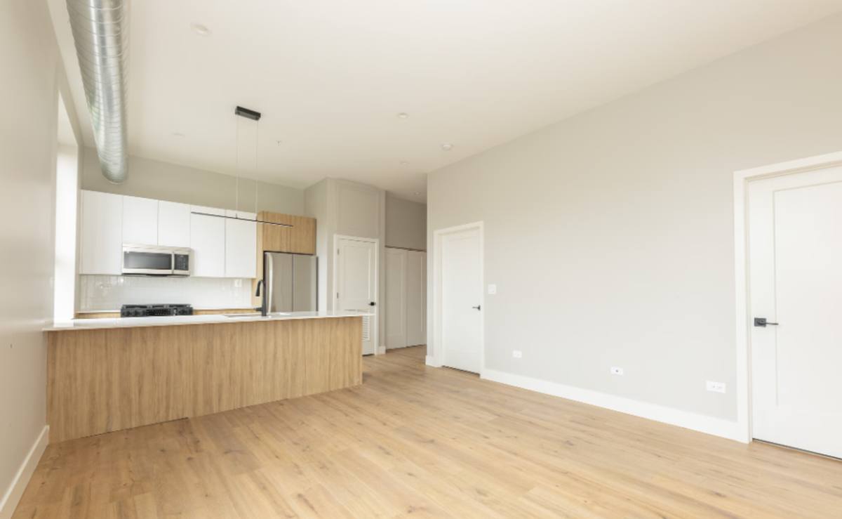 Apartment for rent at 6044 N Winthrop Ave, Chicago, IL 60660