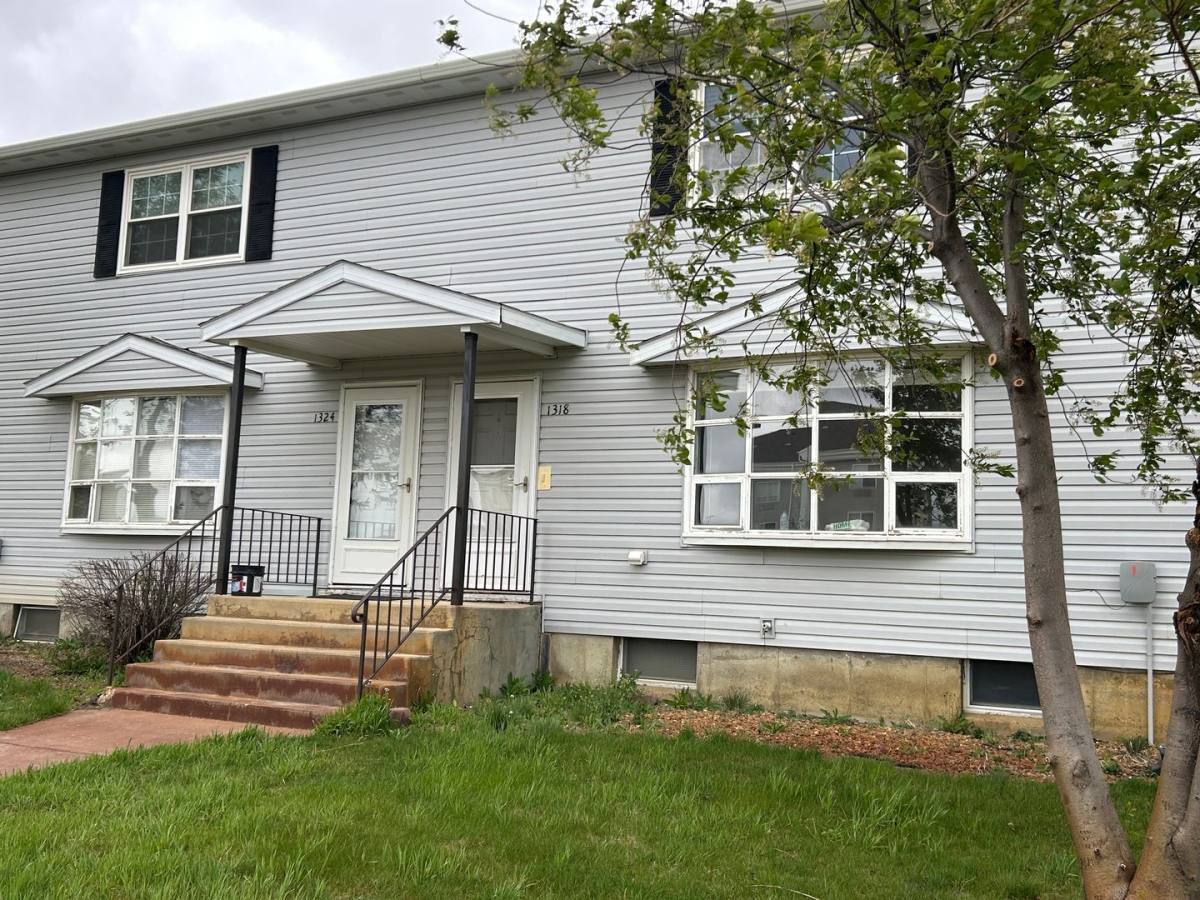 Townhouse for rent at 1318 Sims St, Dickinson, ND 58601