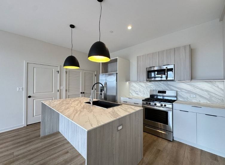 Apartment for rent at 6340 W Belmont Ave #206, Chicago, IL 60634