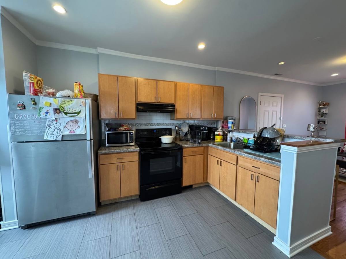 Apartment for rent at 1148 N Keeler Ave #1E, Chicago, IL 60651