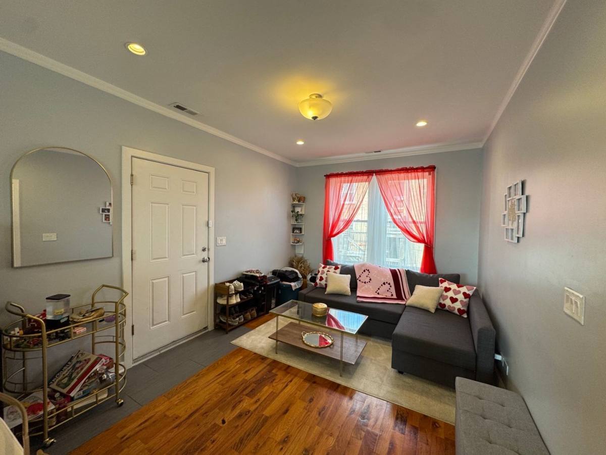 Apartment for rent at 1148 N Keeler Ave #1E, Chicago, IL 60651