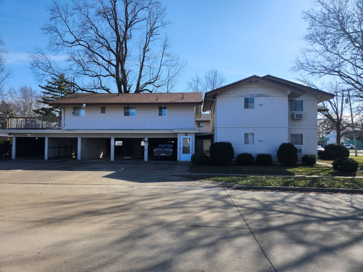 Apartment for rent at 2001 9th St, Charleston, IL 61920