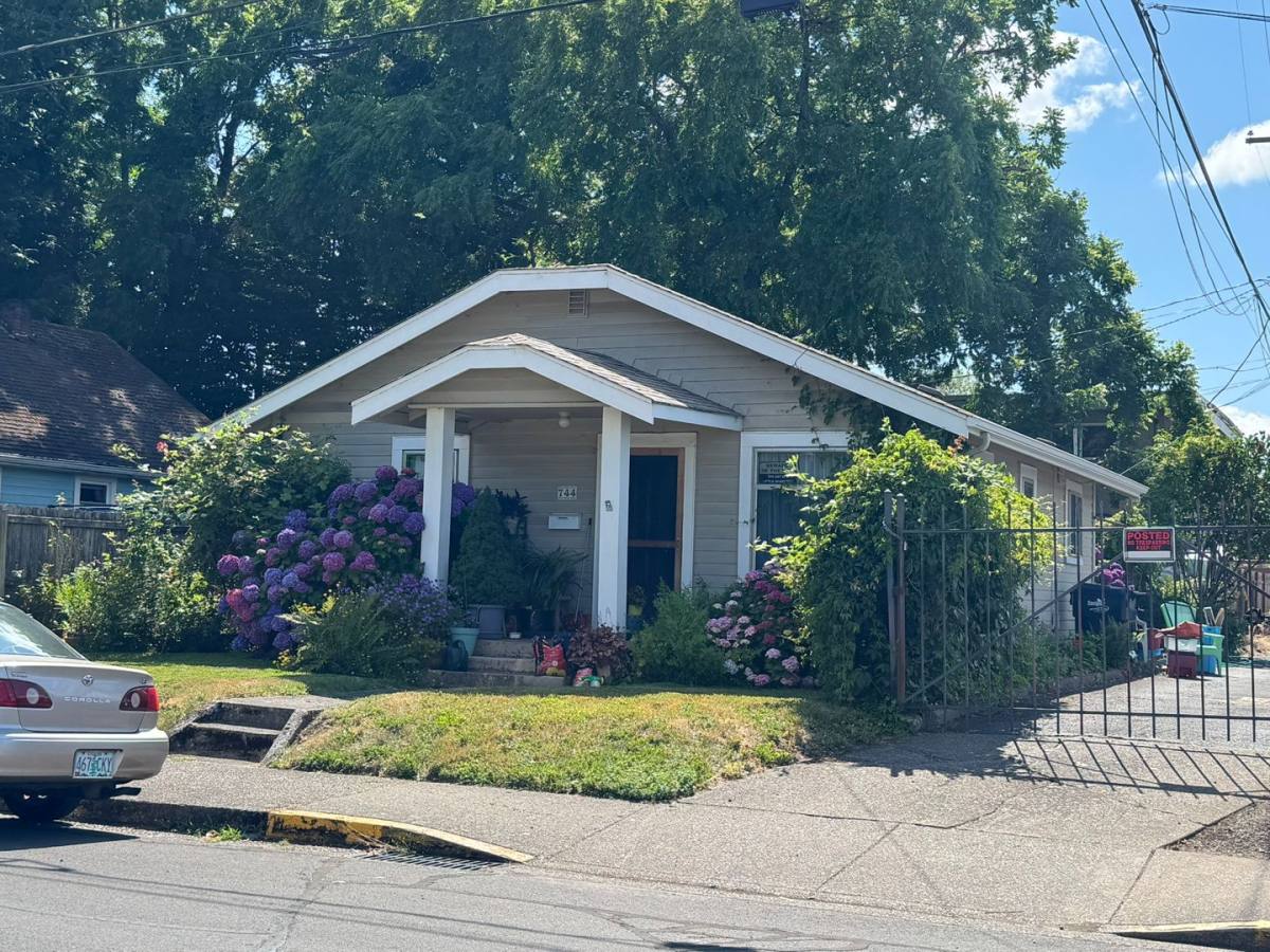 744 Taylor St, Eugene, OR 97402 - House for Rent