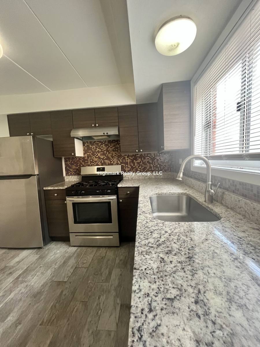 Apartment for rent at 1320 Carol St #4, Park Ridge, IL 60068