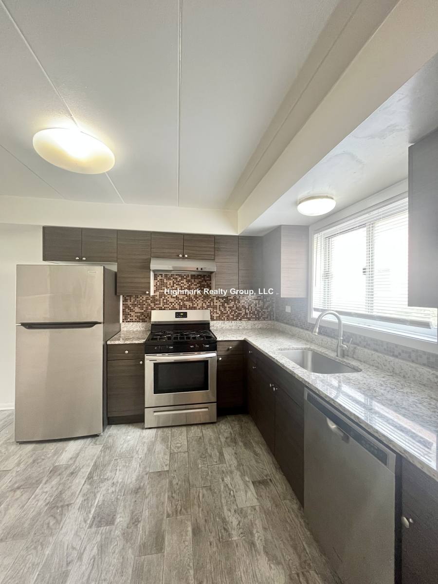 Apartment for rent at 1320 Carol St #4, Park Ridge, IL 60068