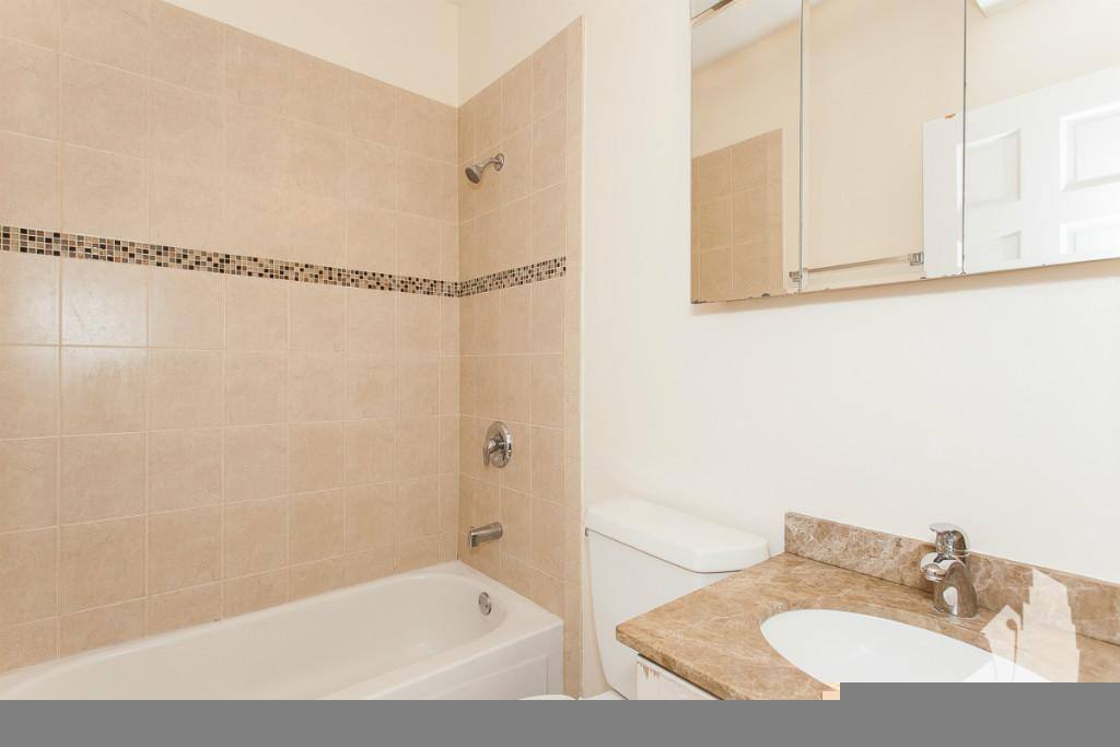 Apartment for rent at 2320 N Southport Ave #G, Chicago, IL 60614