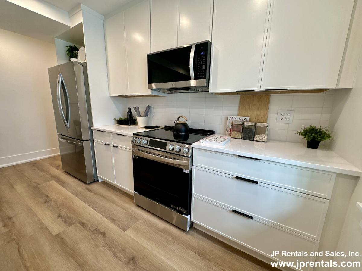 Apartment for rent at 4459 Washington St #2, Roslindale, MA 02131
