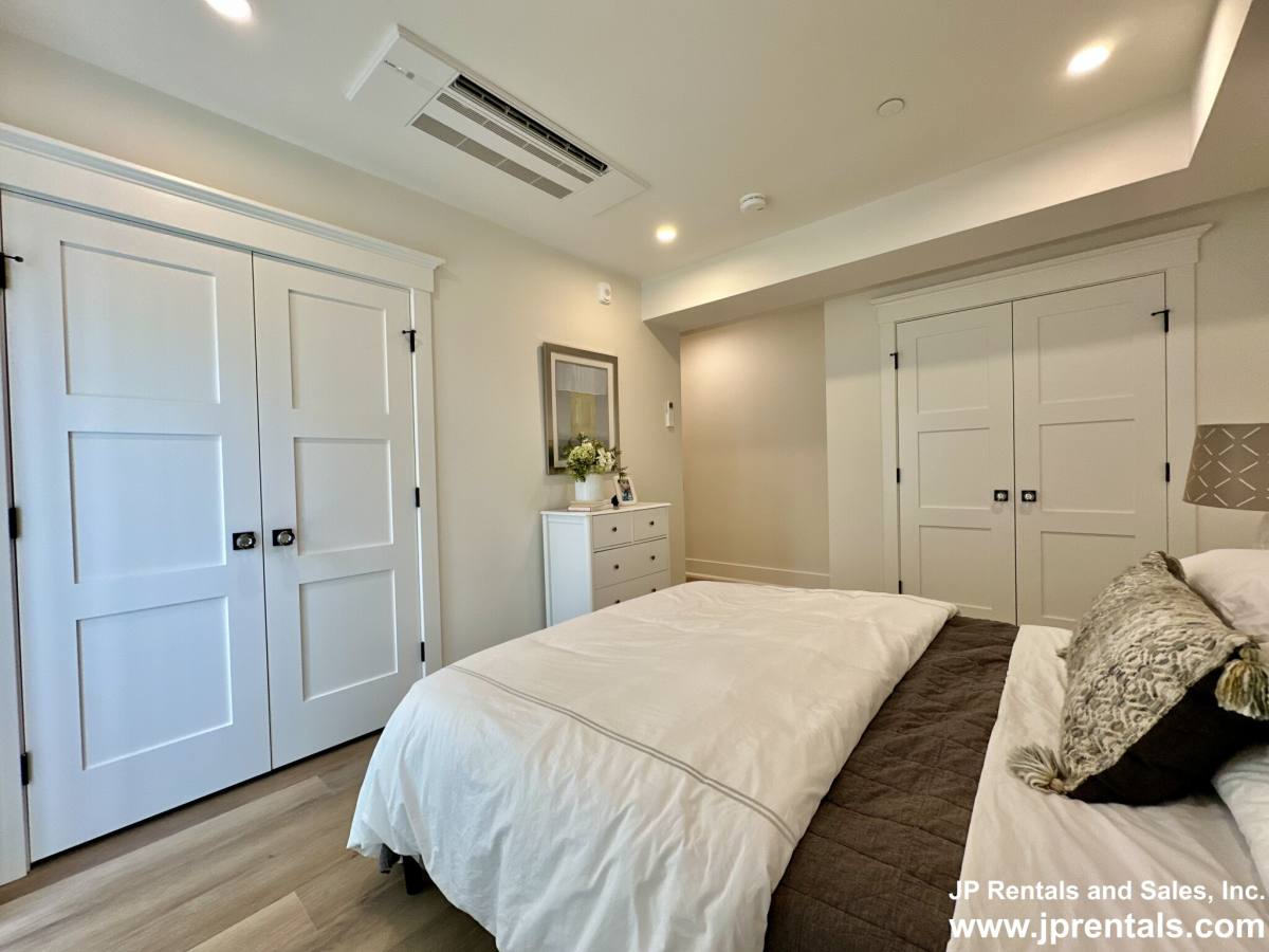 Apartment for rent at 4459 Washington St #2, Roslindale, MA 02131
