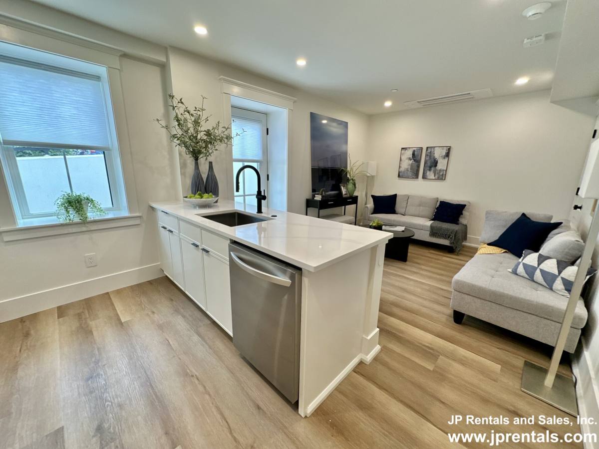 Apartment for rent at 4459 Washington St #2, Roslindale, MA 02131