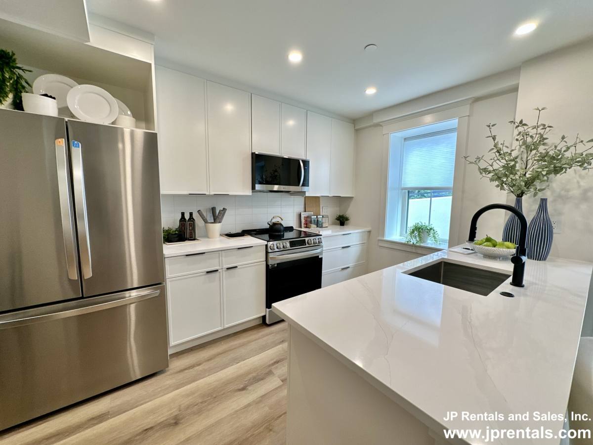 Apartment for rent at 4459 Washington St #2, Roslindale, MA 02131