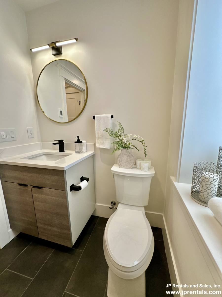 Apartment for rent at 4459 Washington St #2, Roslindale, MA 02131