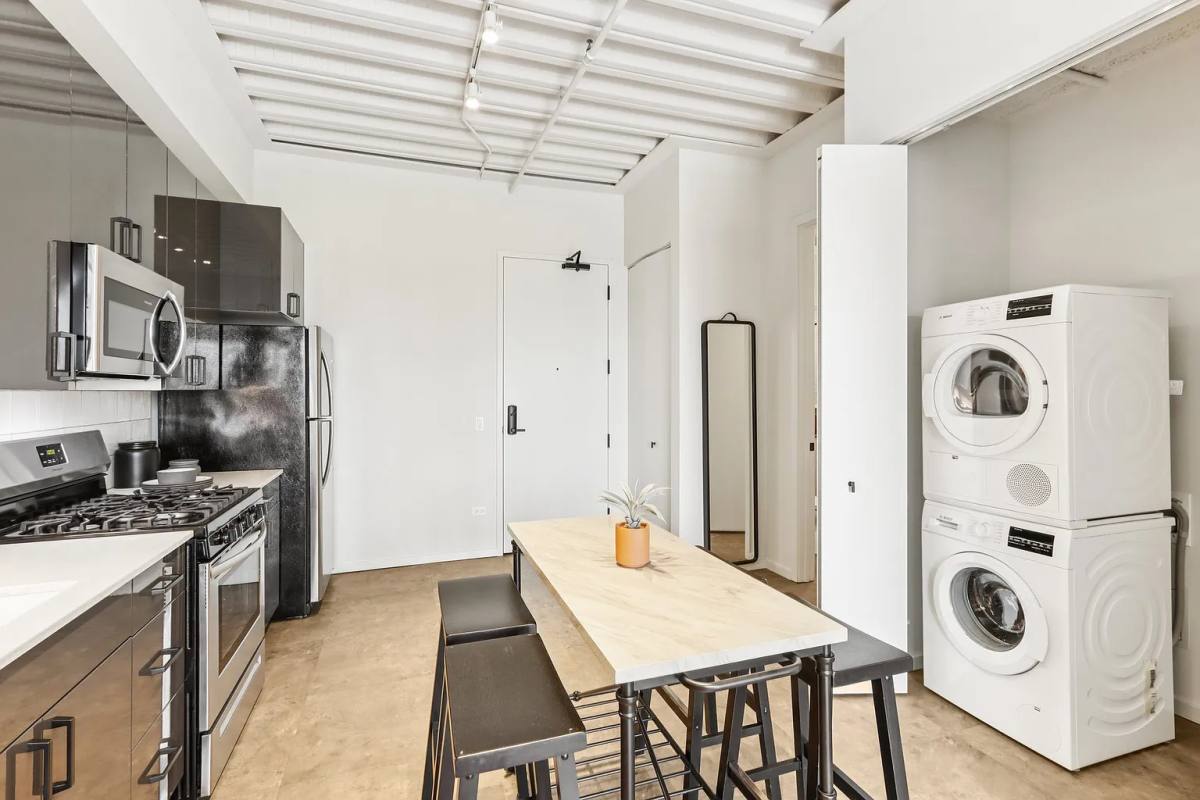 Apartment for rent at 1220 W Jackson Blvd #804, Chicago, IL 60607