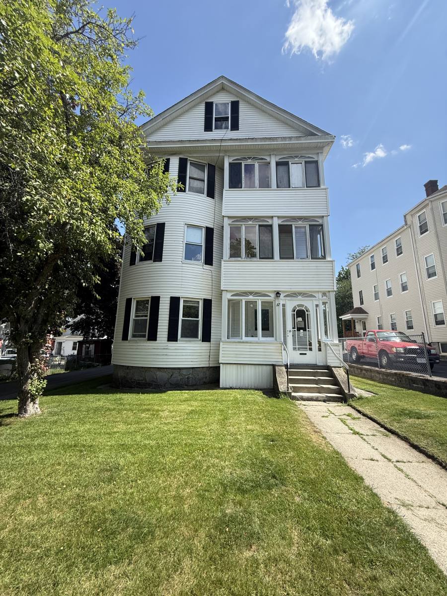 Apartment for rent at 17 Stebbins #1, Worcester, MA 01607