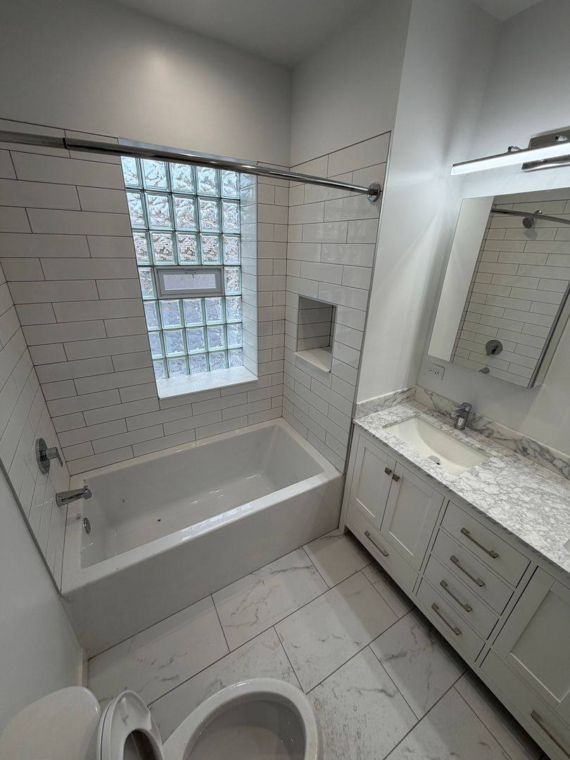 Apartment for rent at 4886 N Hermitage #1N, Chicago, IL 60640