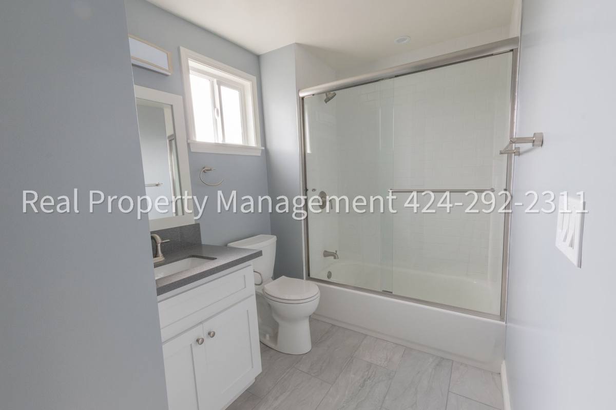 Apartment for rent at 1352 E 23rd St, Los Angeles, CA 90011