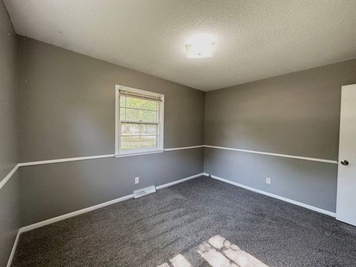 House for rent at 1318 SW Lynn Dr, Ankeny, IA 50023