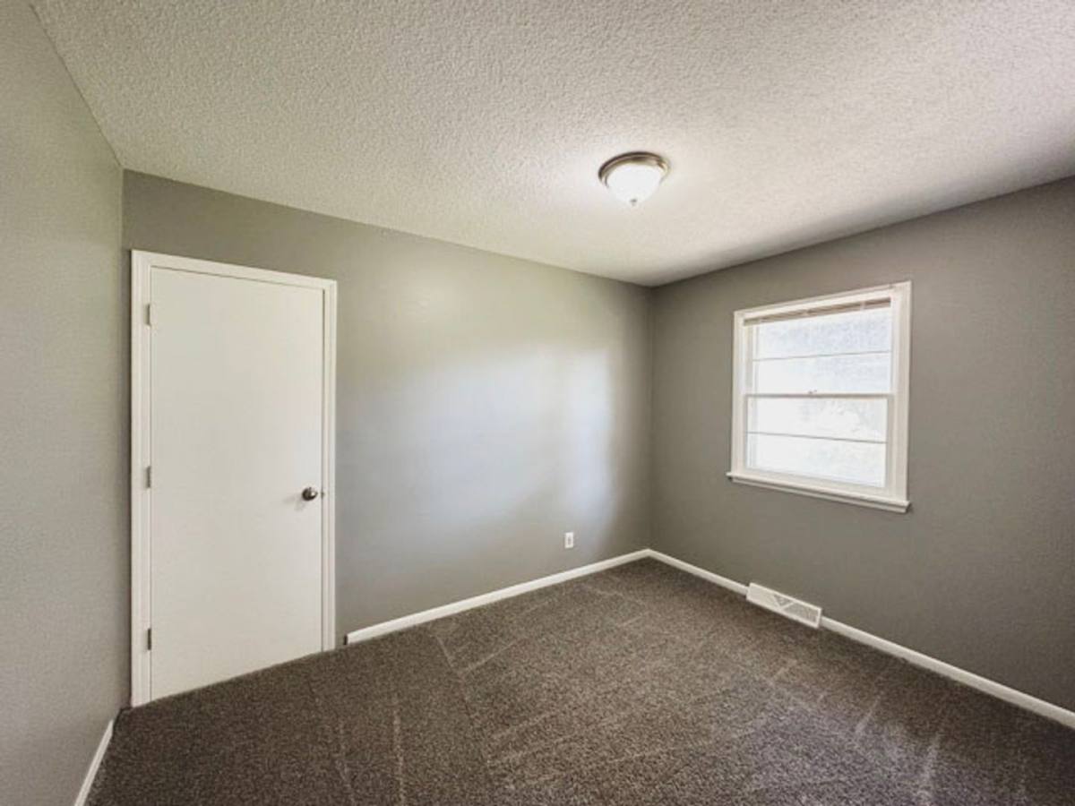 House for rent at 1318 SW Lynn Dr, Ankeny, IA 50023