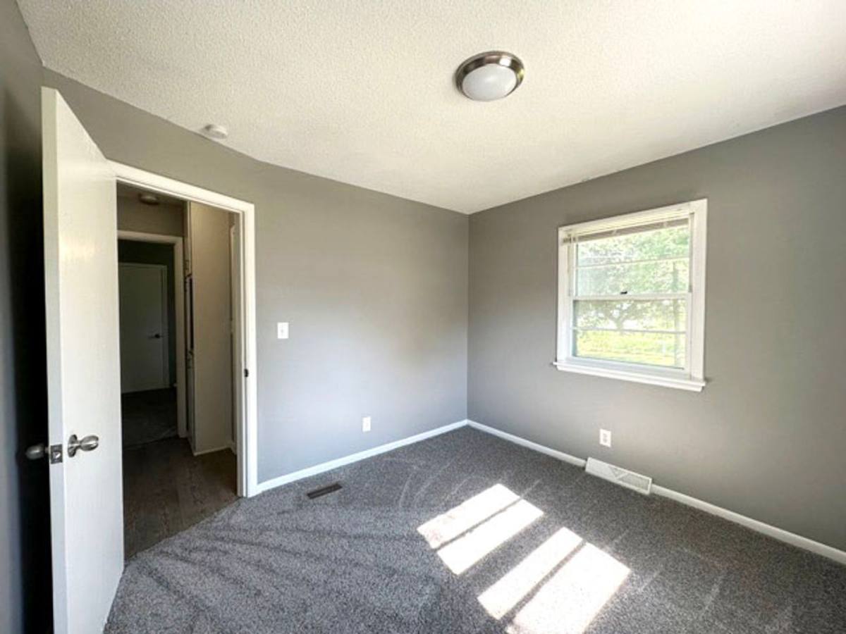 House for rent at 1318 SW Lynn Dr, Ankeny, IA 50023