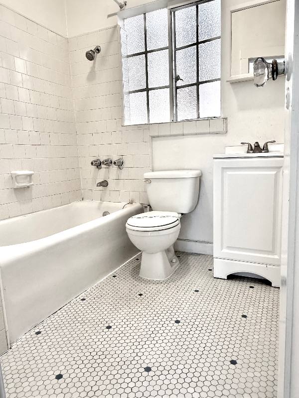 Apartment for rent at 2818 Telegraph Ave, Berkeley, CA 94705
