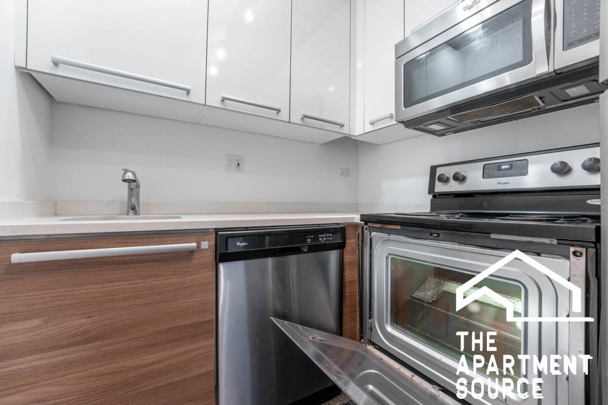 Condo for rent at 925 W Carmen Ave, Chicago, IL 60640