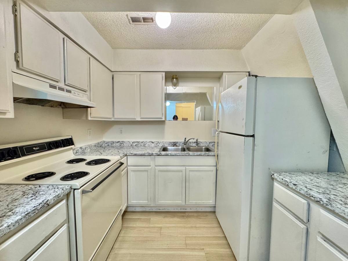 Townhouse for rent at 2401 SW 43rd St, Oklahoma City, OK 73119