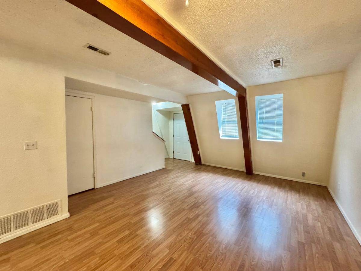 Townhouse for rent at 2401 SW 43rd St, Oklahoma City, OK 73119