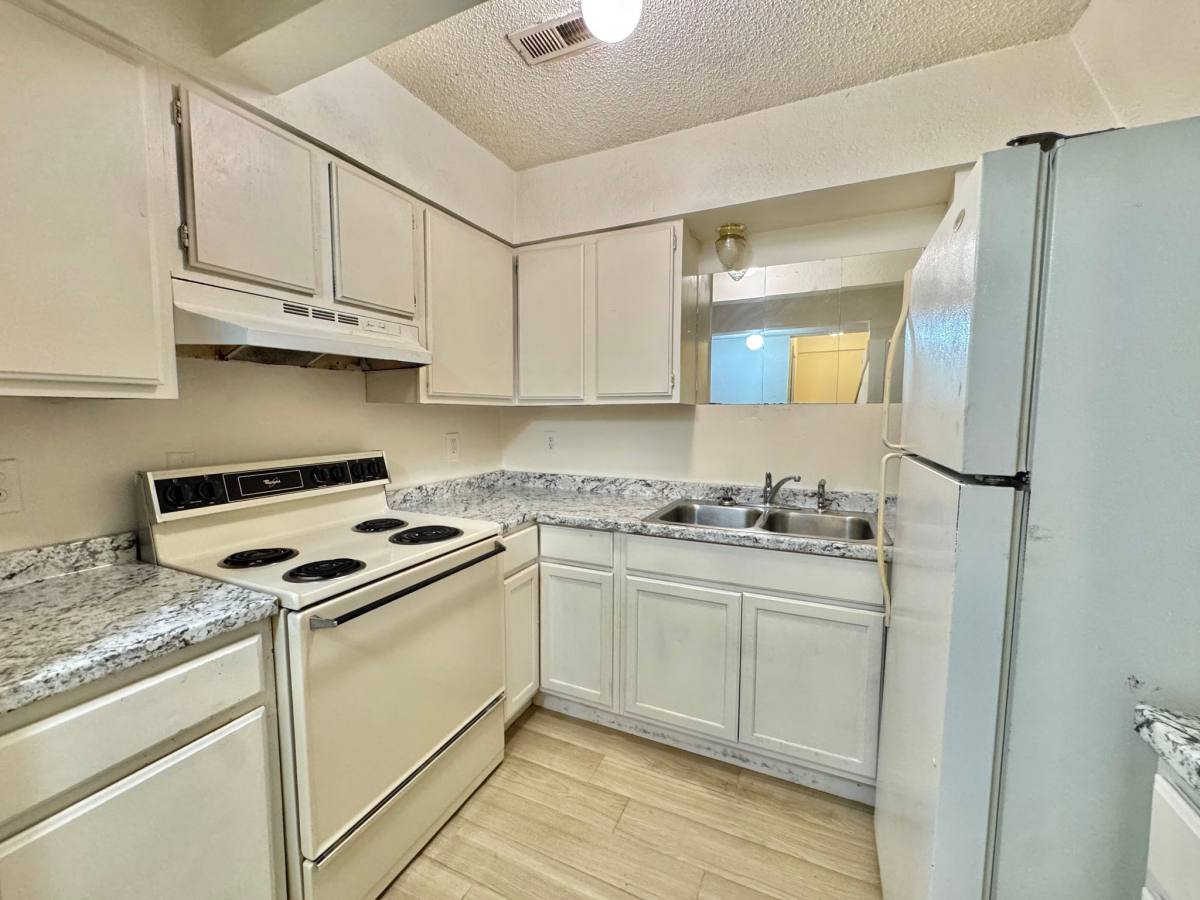 Townhouse for rent at 2401 SW 43rd St, Oklahoma City, OK 73119