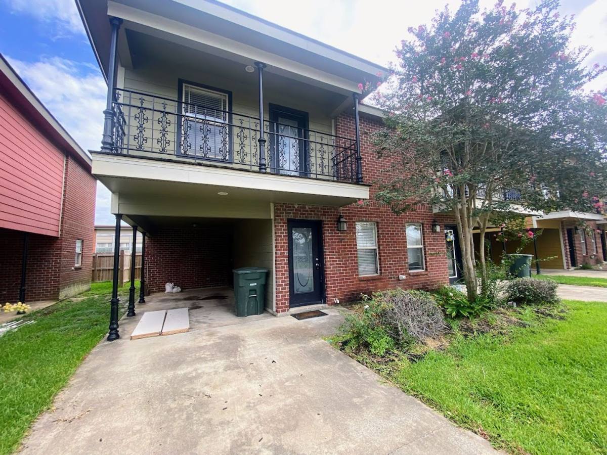 Apartment for rent at 357 E Sale Rd, Lake Charles, LA 70605