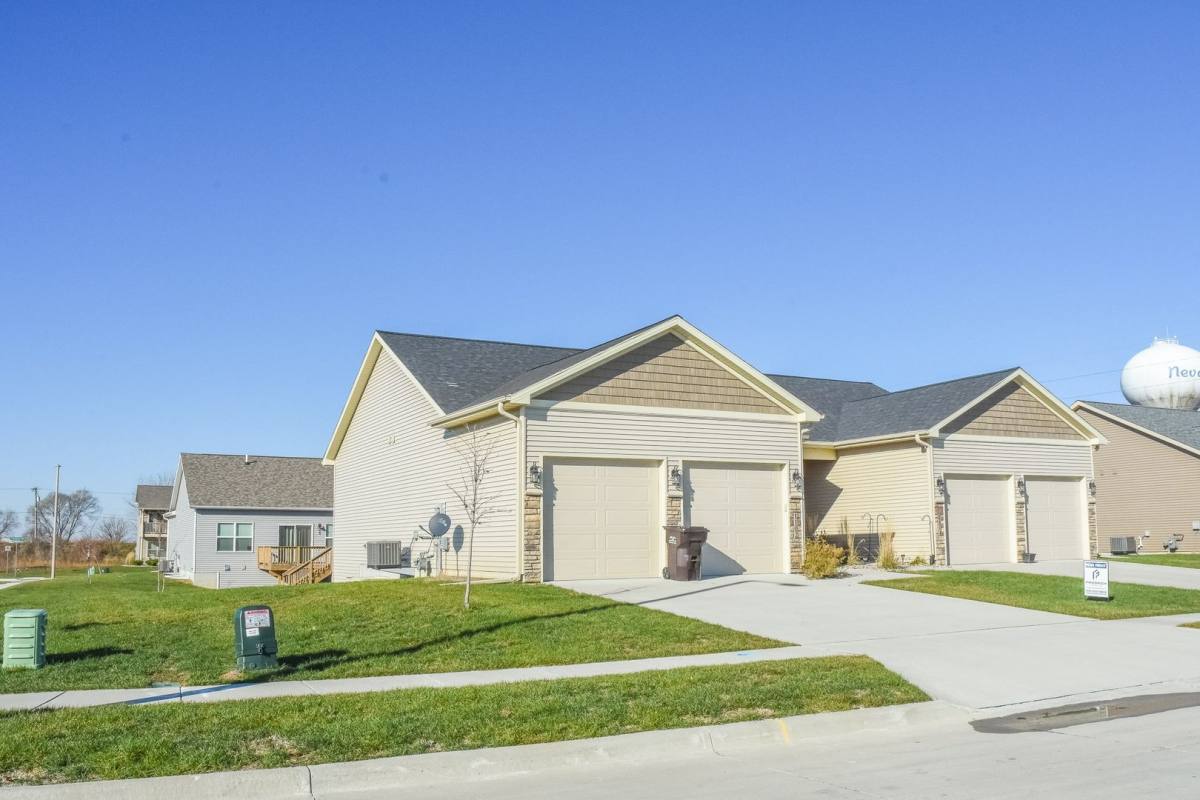 Apartment for rent at 1102-1104 Pueblo, Nevada, IA 50201