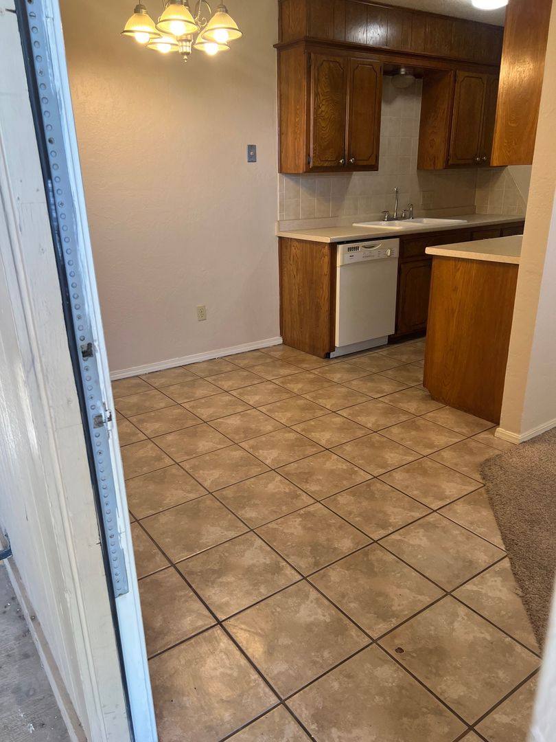 Apartment for rent at 1420 NW Hunter Rd, Lawton, OK 73505