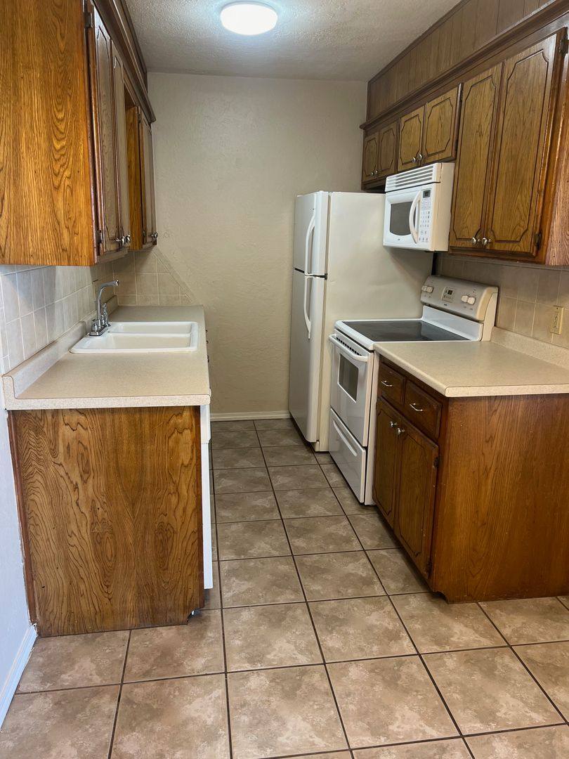 Apartment for rent at 1420 NW Hunter Rd, Lawton, OK 73505