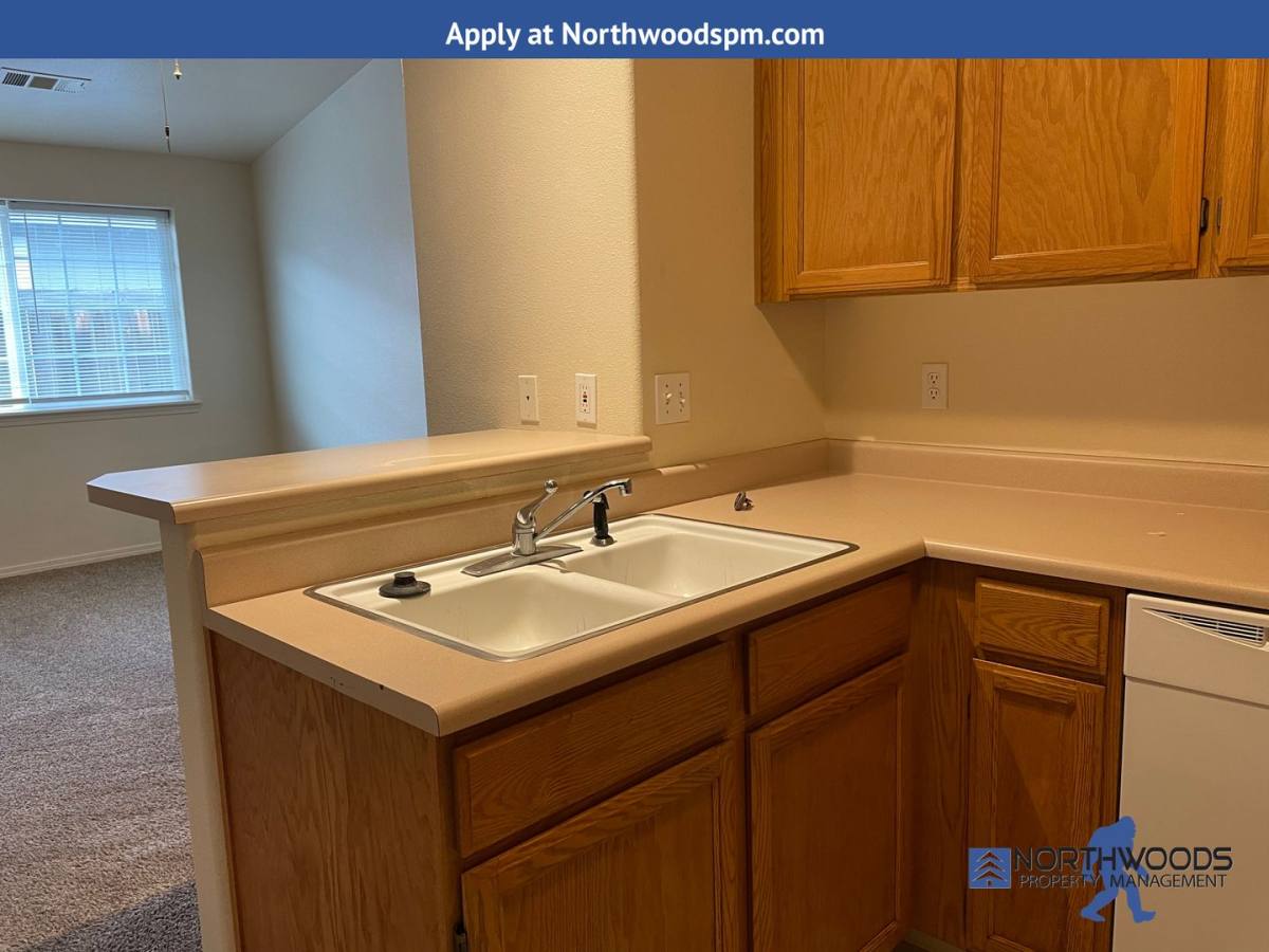 House for rent at 1927 Roberts Rd, Medford, OR 97504