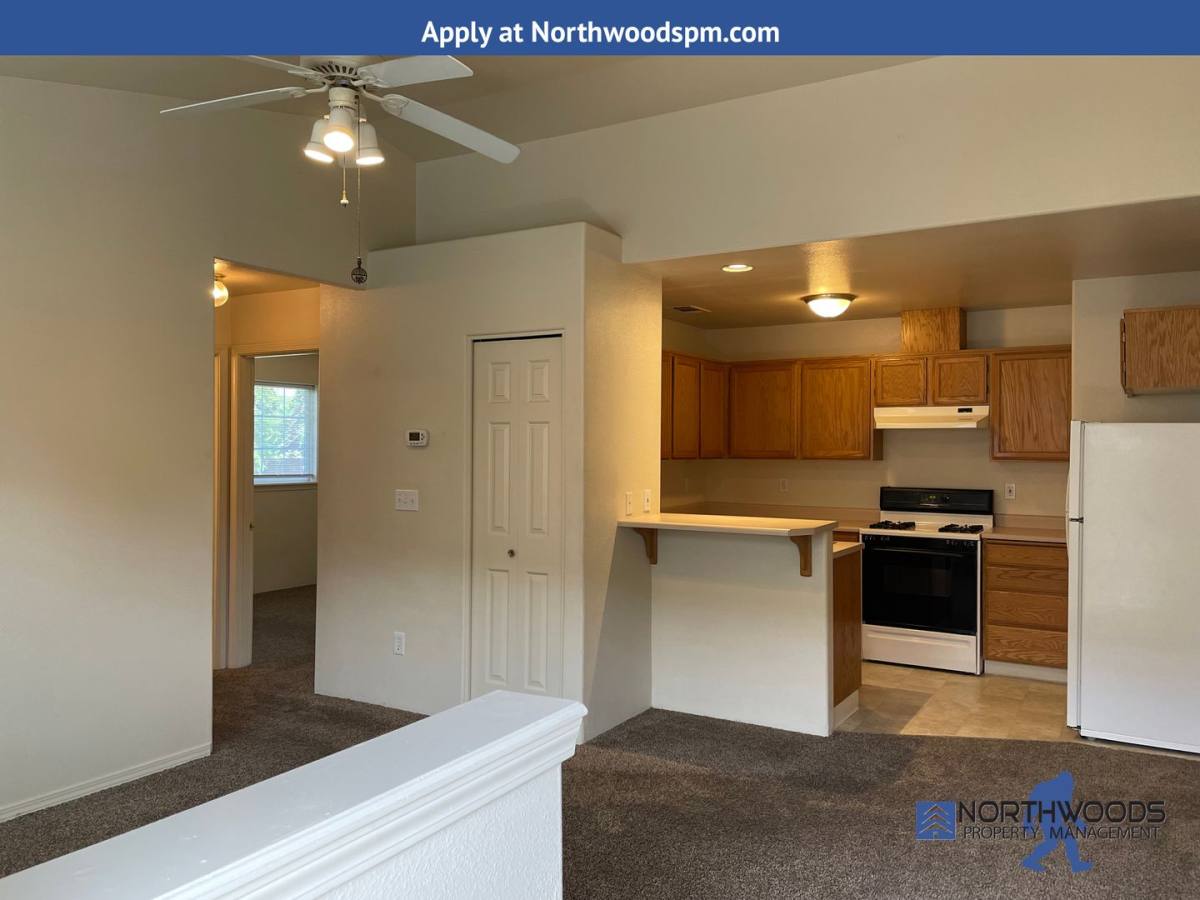 House for rent at 1927 Roberts Rd, Medford, OR 97504