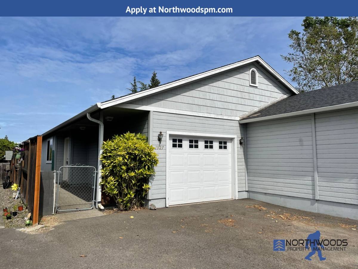 House for rent at 1927 Roberts Rd, Medford, OR 97504