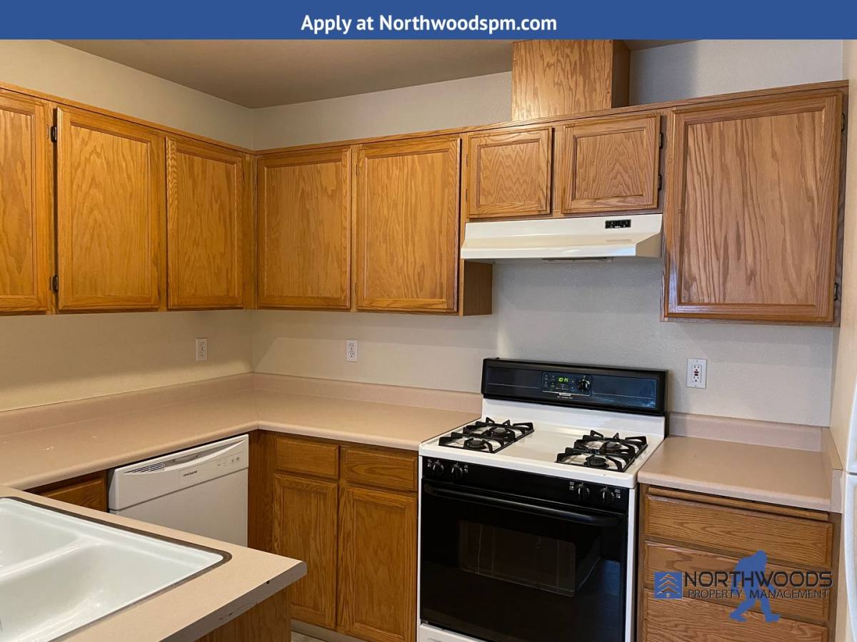 House for rent at 1927 Roberts Rd, Medford, OR 97504