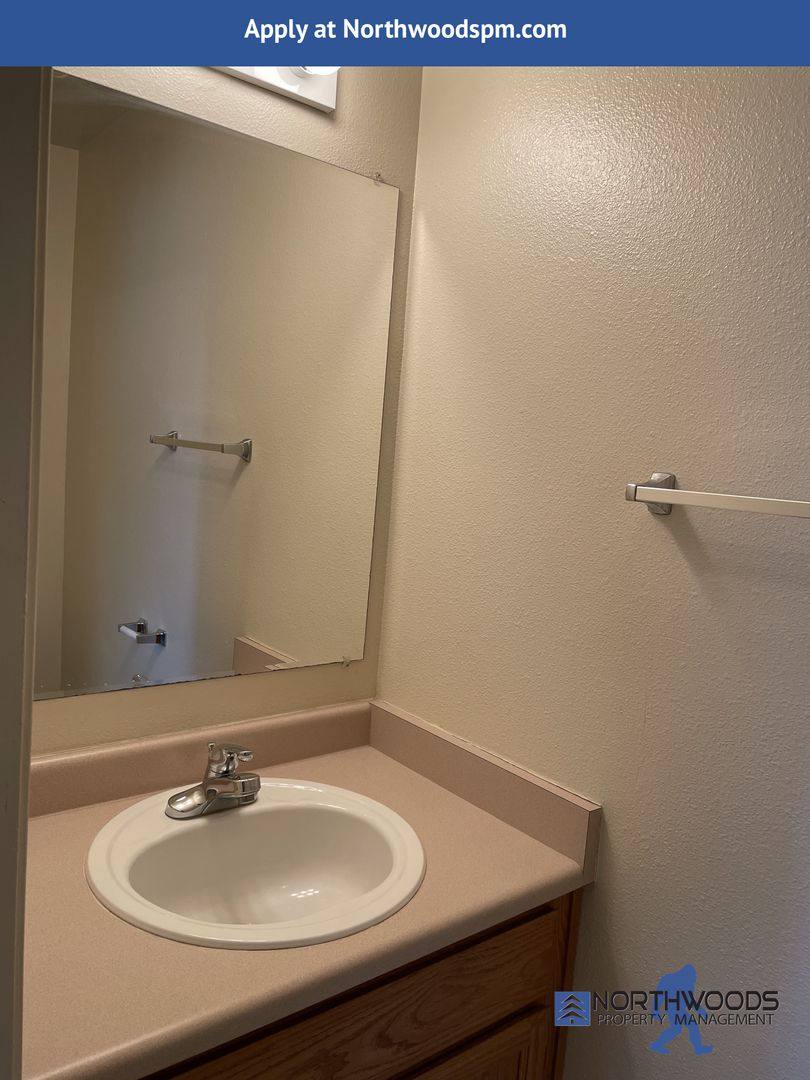 House for rent at 1927 Roberts Rd, Medford, OR 97504