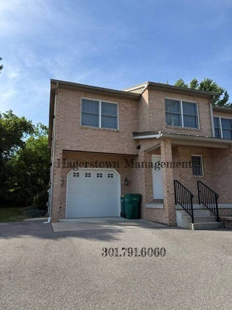 Townhouse for rent at 112 W Water St, Smithsburg, MD 21783