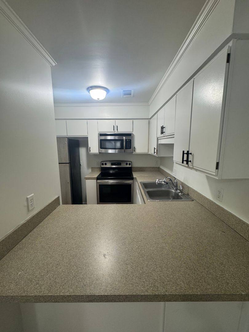 Apartment for rent at 408 - 419 E Gaston St, Savannah, GA 31401