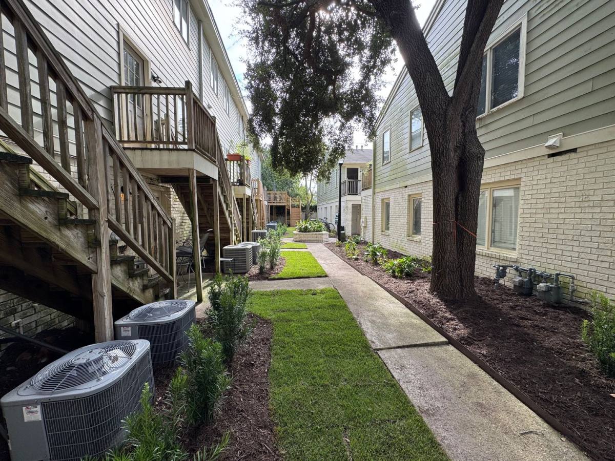 Apartment for rent at 408 - 419 E Gaston St, Savannah, GA 31401