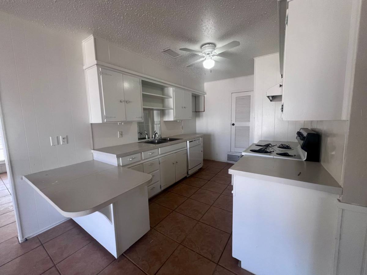 Apartment for rent at 1310 65th Dr, Lubbock, TX 79412