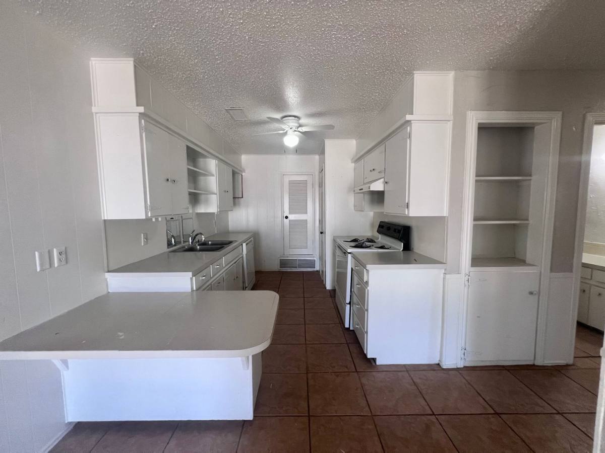 Apartment for rent at 1310 65th Dr, Lubbock, TX 79412