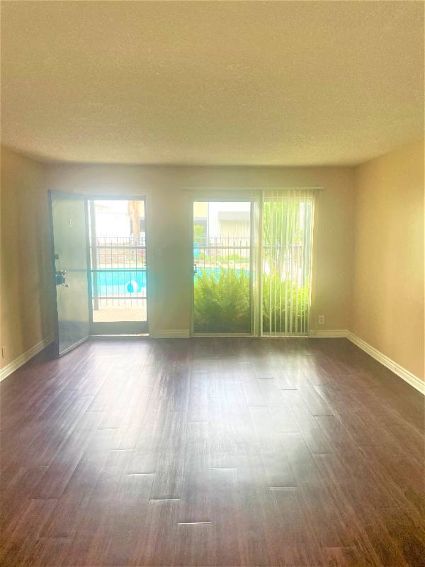 Apartment for rent at 931 W 19th St #10, Costa Mesa, CA 92627