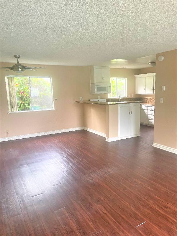 Apartment for rent at 931 W 19th St #10, Costa Mesa, CA 92627