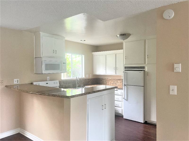 Apartment for rent at 931 W 19th St #10, Costa Mesa, CA 92627