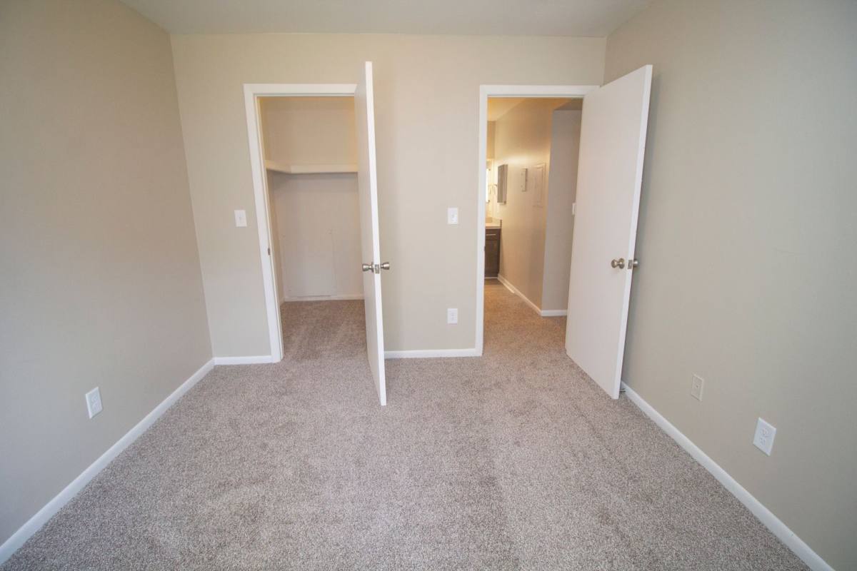 Apartment for rent at 3325 Watkins Lake Rd, Waterford, MI 48328